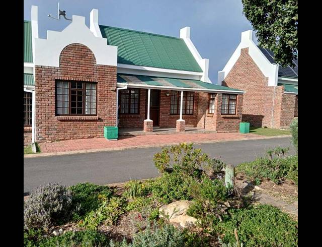 2 BEDROOM TOWNHOUSE FOR SALE IN STILBAAI-WES